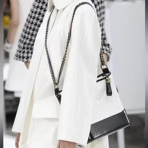 【新品未使用】CHANEL GABRIELLE タンブラー Chanel Gabrielle Clutch with Chain